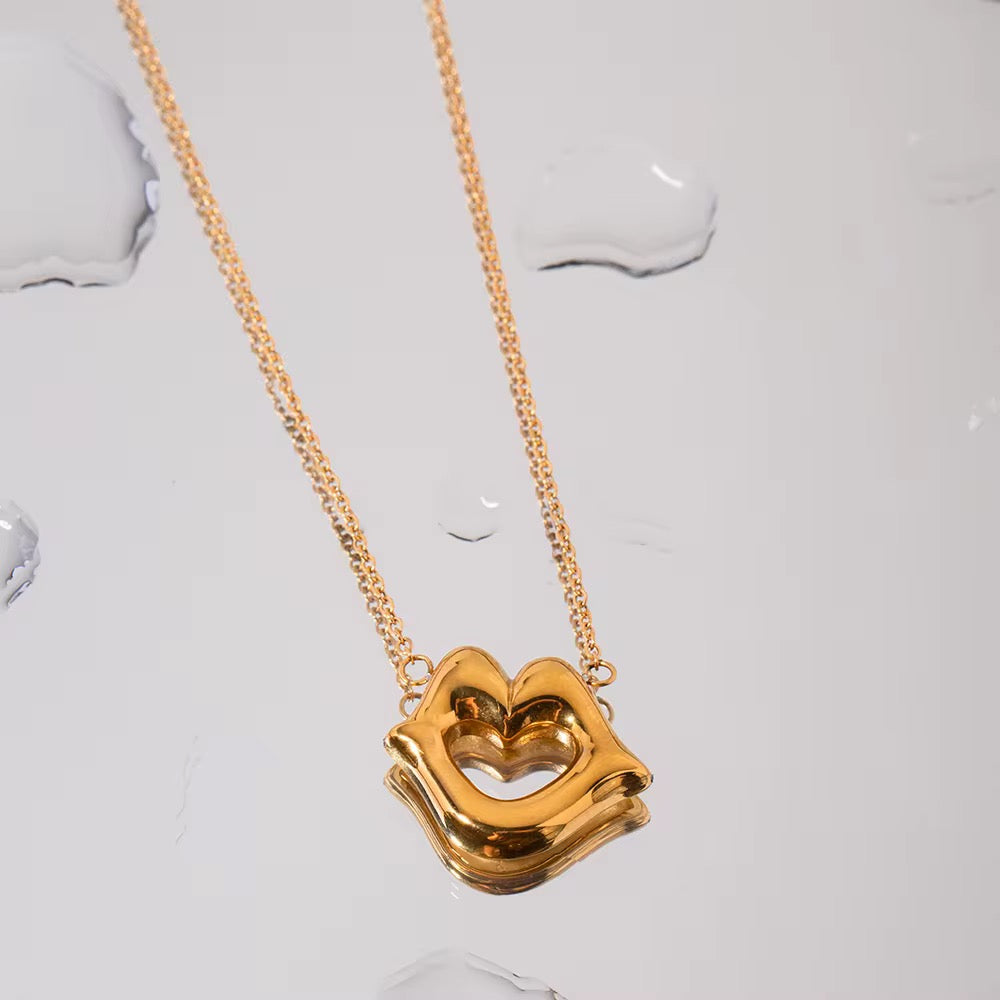 Lippie Pendant Necklace