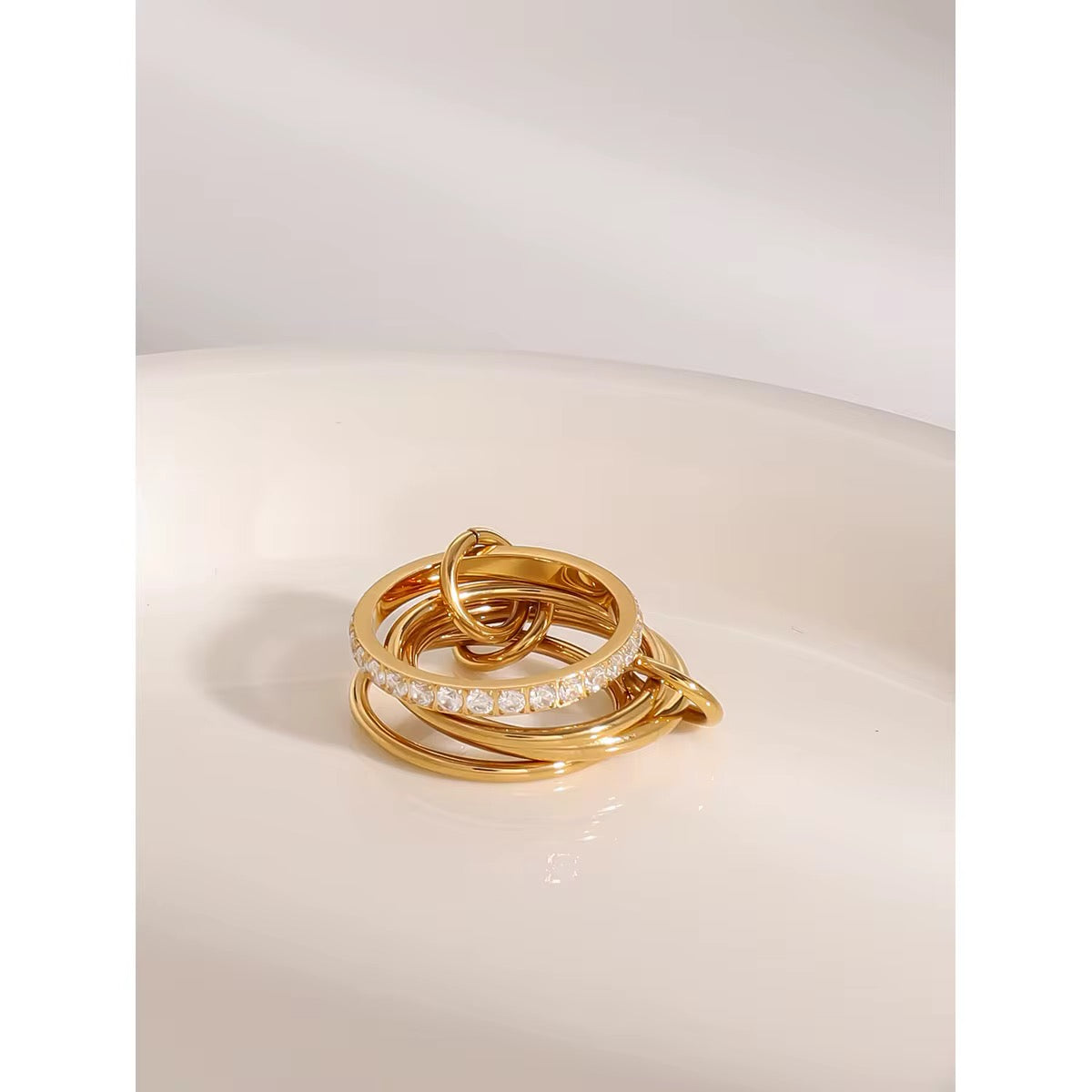 Interlocking Gold Ring Size 8