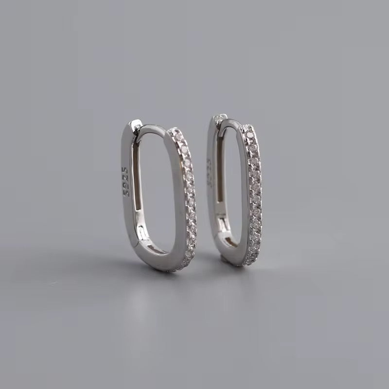 ✨14mm Oval Huggie Hoop Earrings – 18K Gold & 925 Sterling Silver | Cubic Zirconia✨
