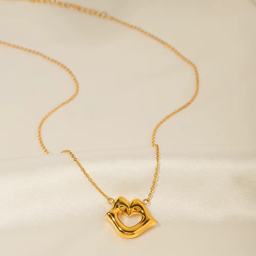 Lippie Pendant Necklace