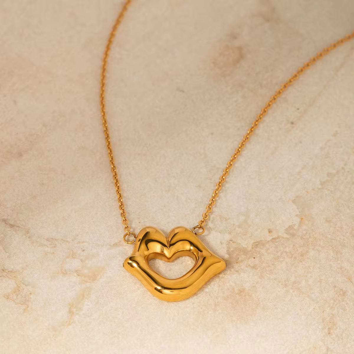 Lippie Pendant Necklace