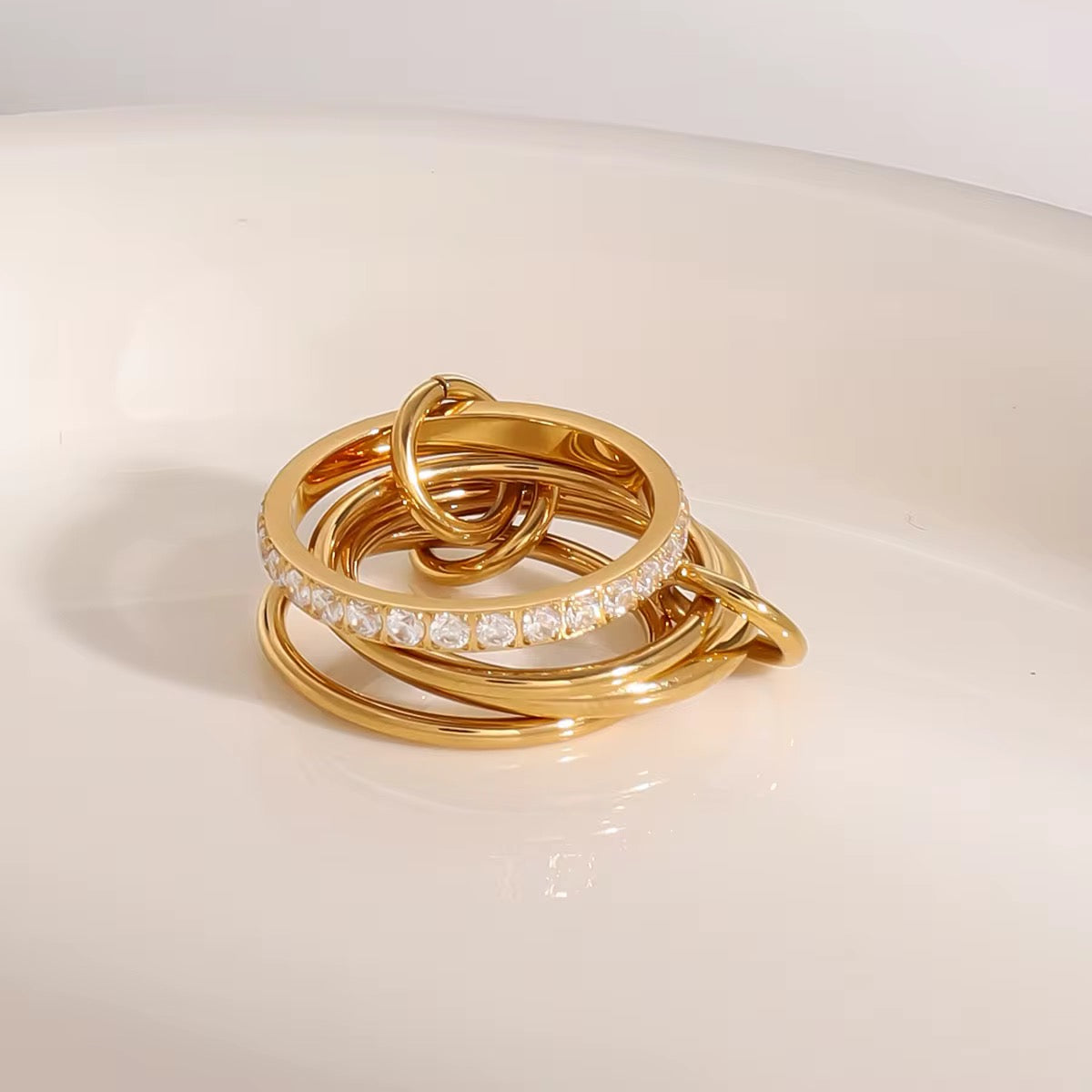 Interlocking Gold Ring Size 8